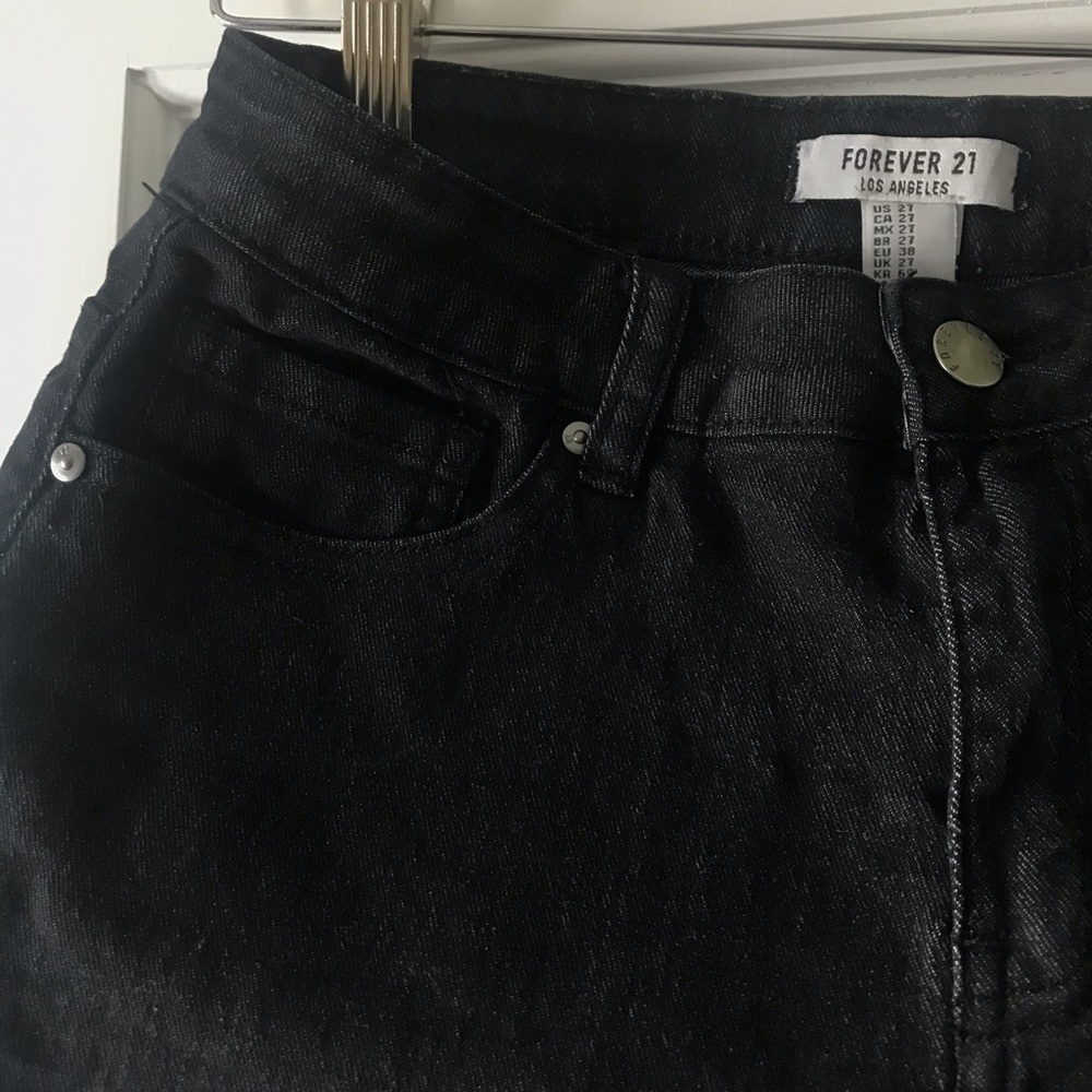 Shorts - Picture 2 of 3